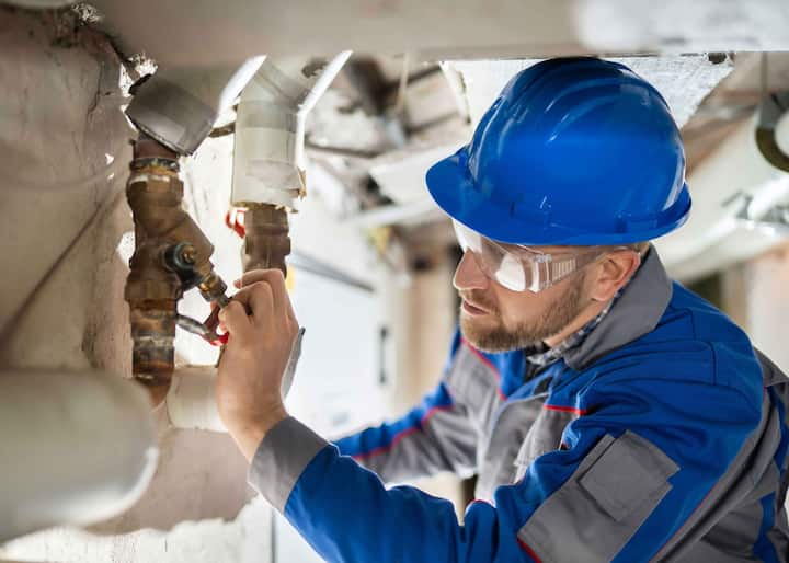 water repair expert fixing a pipe in Lawrence, MA